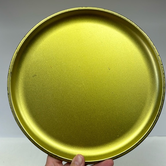 Vintage large 10.5”  lidded tin marked  “Guildcraft” NewYork USA - Picture 3 of 9